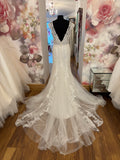 Tres chic ‘22513’ UK 16 sample sale wedding dress 