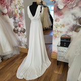 Ivory & Co 'Casablanca Lily' UK 12 crepe sample wedding dress