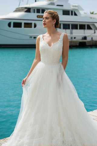 'Paparazzi's dream' by Ivory & Co designer sample  wedding dress Rosemantique