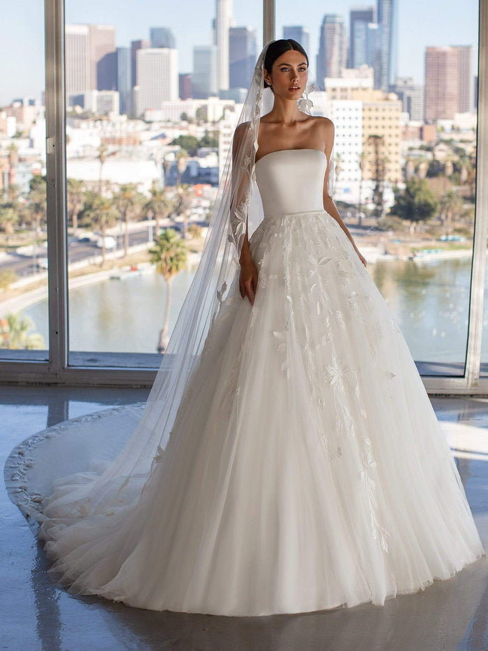 Wedding Dress Sample Sale - Gowns & Garters - The Bridal Shop